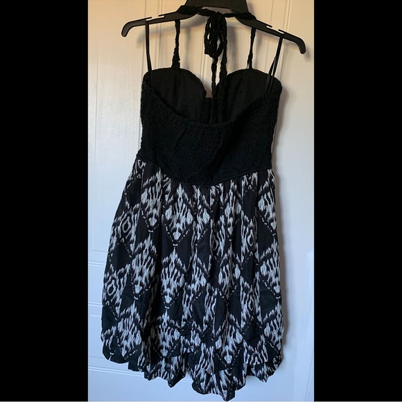 Black and White Halter Dress - Picture 2 of 3